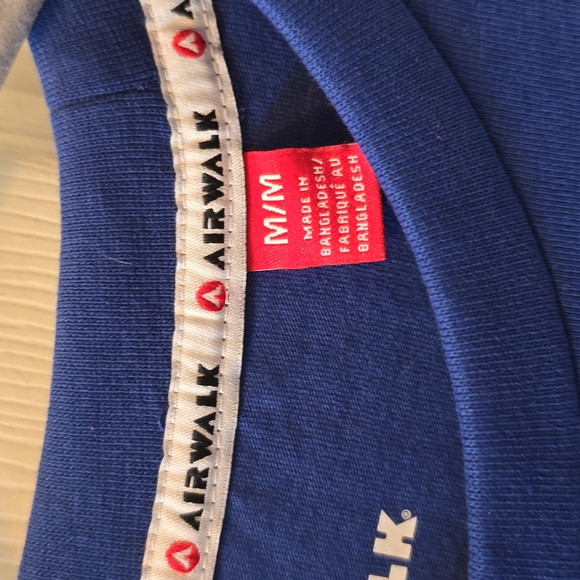 AIRWALK BRAND MEN'S BLUE LONG SLEEVE TEE-SHIRT SIZE MEDIUM - Picture 4 of 16